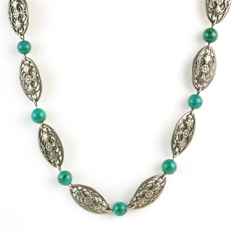 Stříbrný náhrdelník s malachity