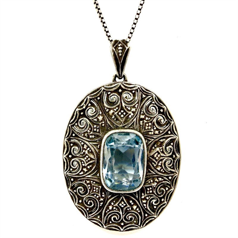 Stříbrný náhrdelník s modrým spinelem