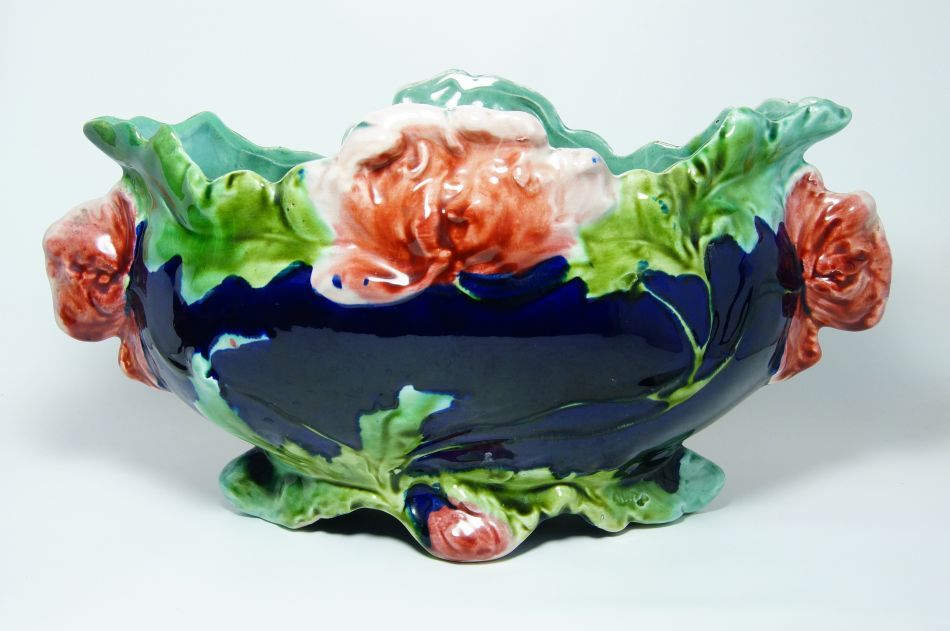 Secesní žardiniera s florálním ornamentem, kobaltová modř