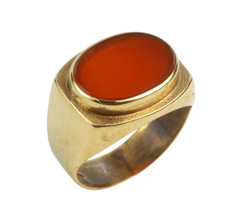 Zlatý prsten s karneolem