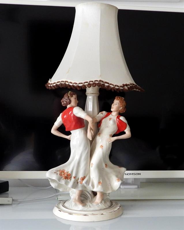 Figurální lampa Royal Dux Import.