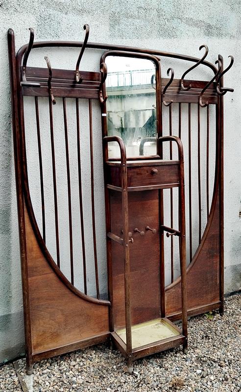 Věšáková stěna 2 Thonet