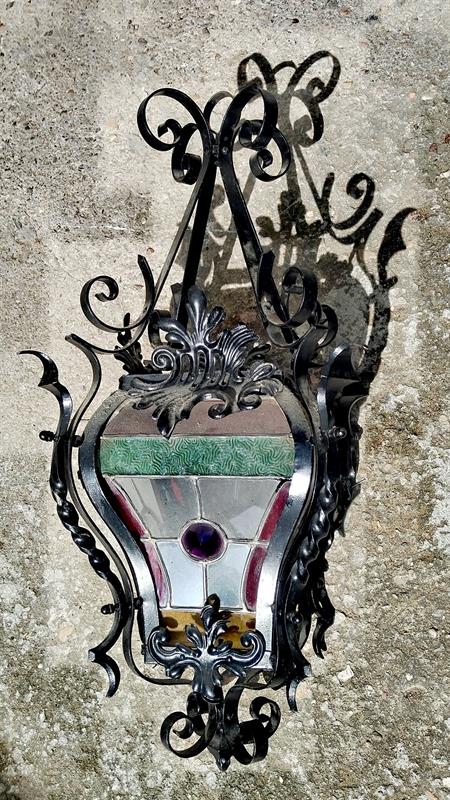 Kovaná lucerna s vitráží