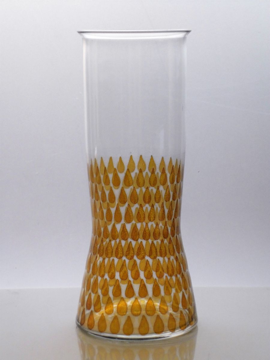 Váza s listrovým dekorem