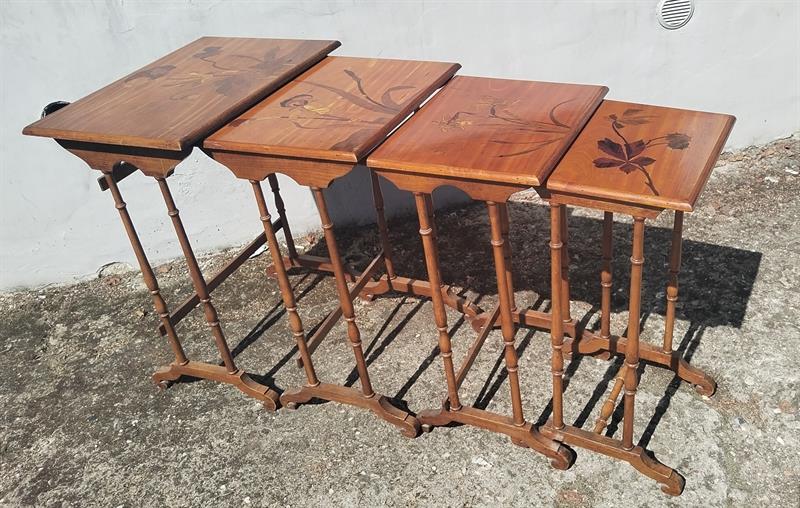 Intarzovanné hnízdové stolky