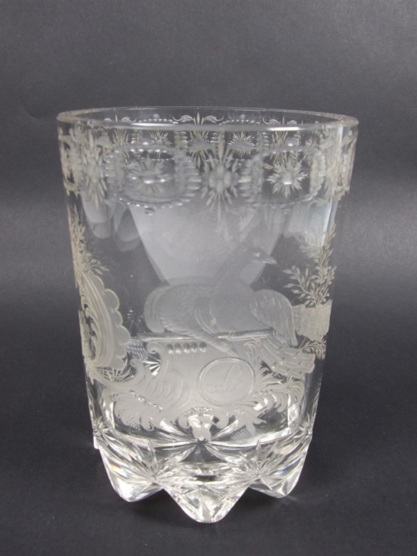 Klasicistní sklenice s pávy, rok cca 1770-1800, výška 11,5cm