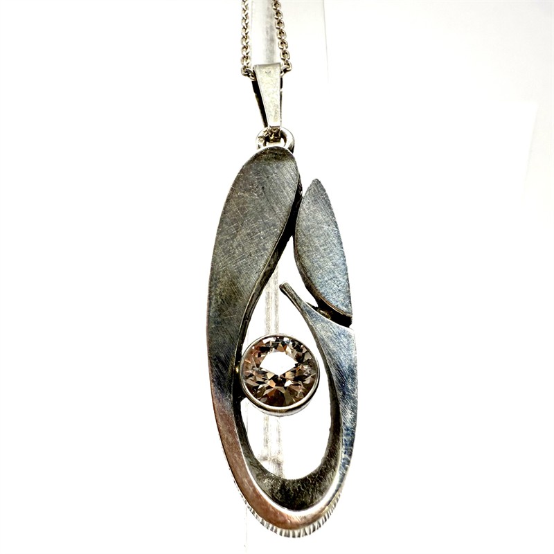 Stříbrný náhrdelník s finským designovým závěsem