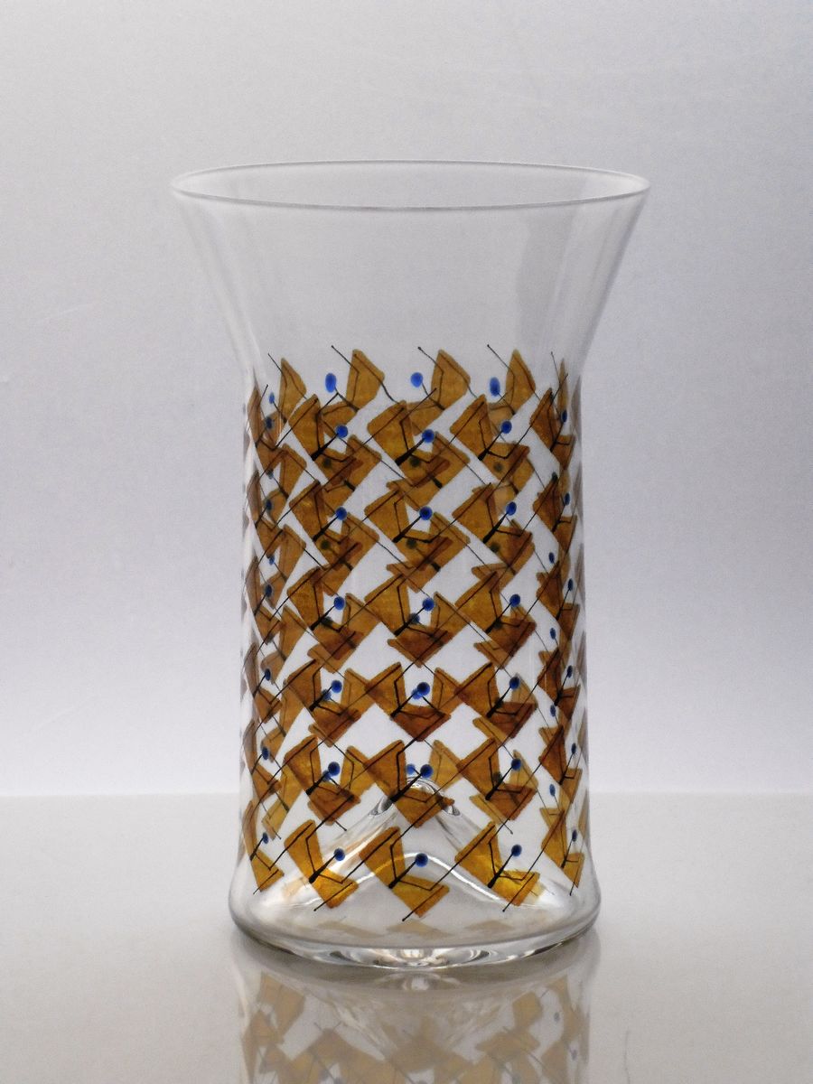 Váza s listrovým dekorem