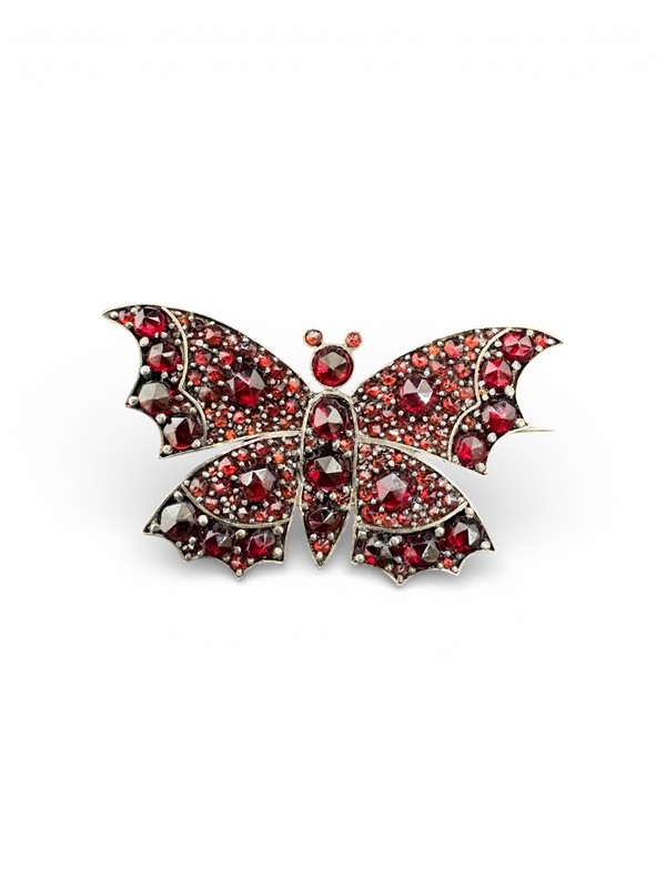 Granátová brož - motýl