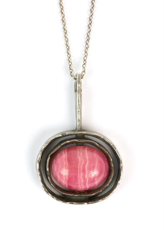 Stříbrný náhrdelník s rodonitem