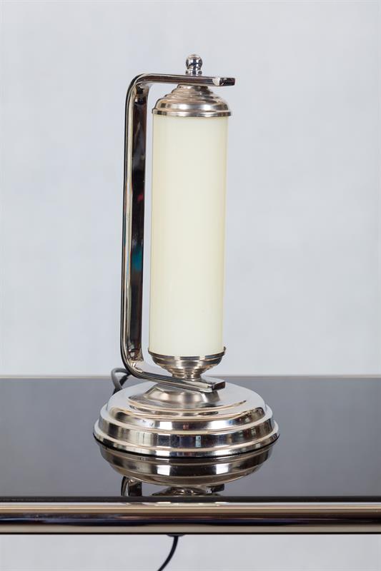 STOLNÍ LAMPA TUBUS-FUNKCIONALISMUS