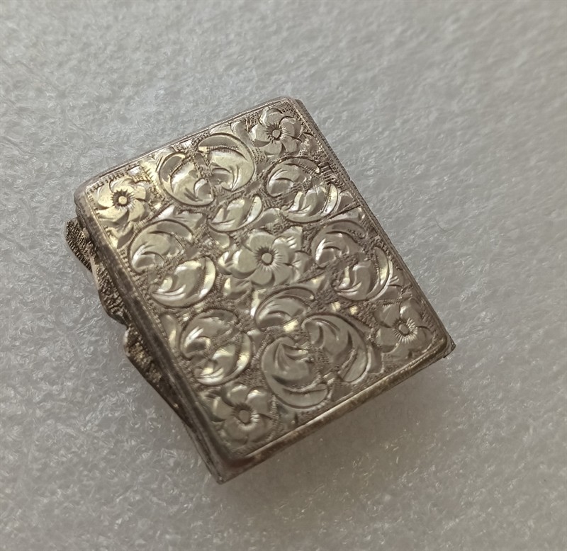 Krabička lékovka gravírované stříbro