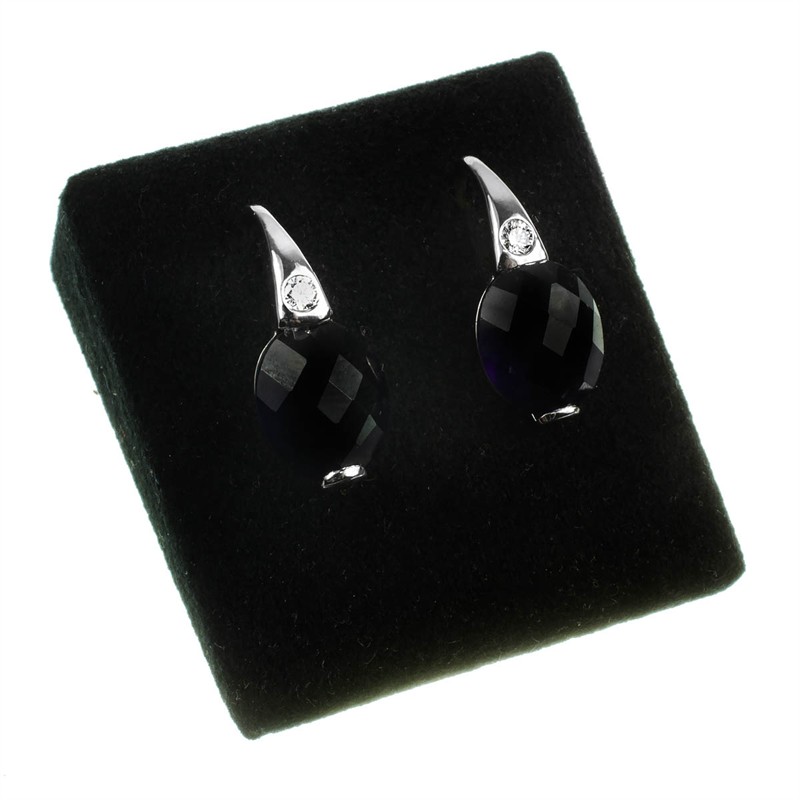 Zlaté náušnice s ametysty a brilianty.