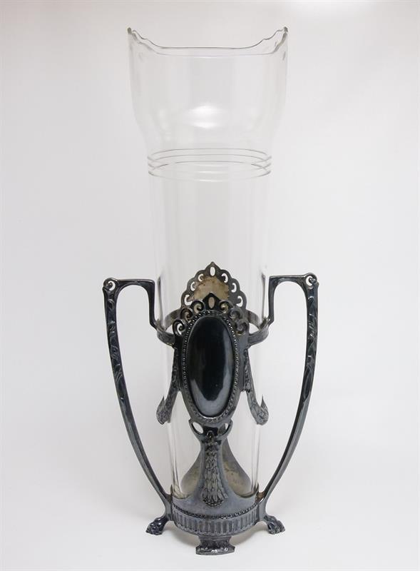 Ojedinělá velká secesní váza v postříbřené kovové montáži