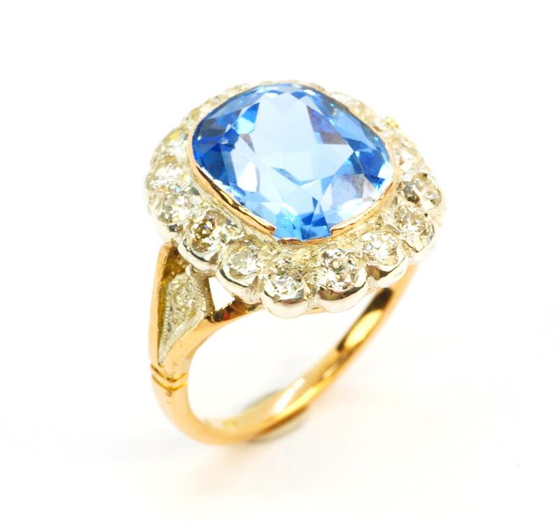 Zlatý prsten se spinelem a brilianty