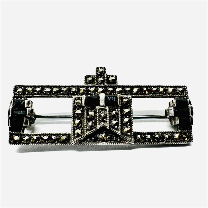 Stříbrná Art deco brož s markazity a onyxy