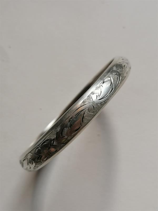 Stříbrný náramek - kruh