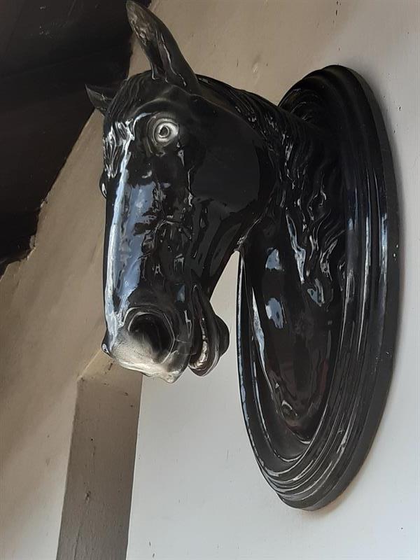 BIEDERMEIER GLAZOVANÁ KERAMIKA HLAVA KONĚ