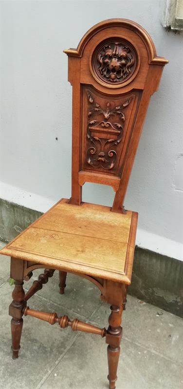 Vyřezávaná židle