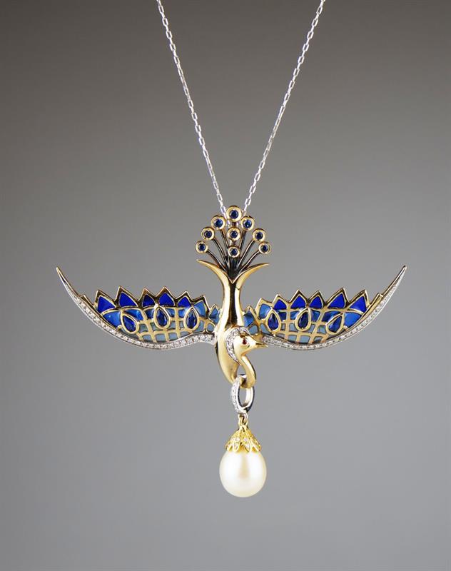 Zlatý koliér s diamanty a safíry