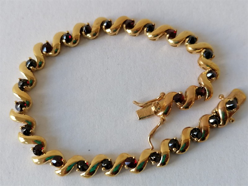 Stříbrný pozlacený náramek s českými granáty