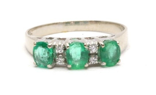Zlatý prsten se zirkony a smaragdy