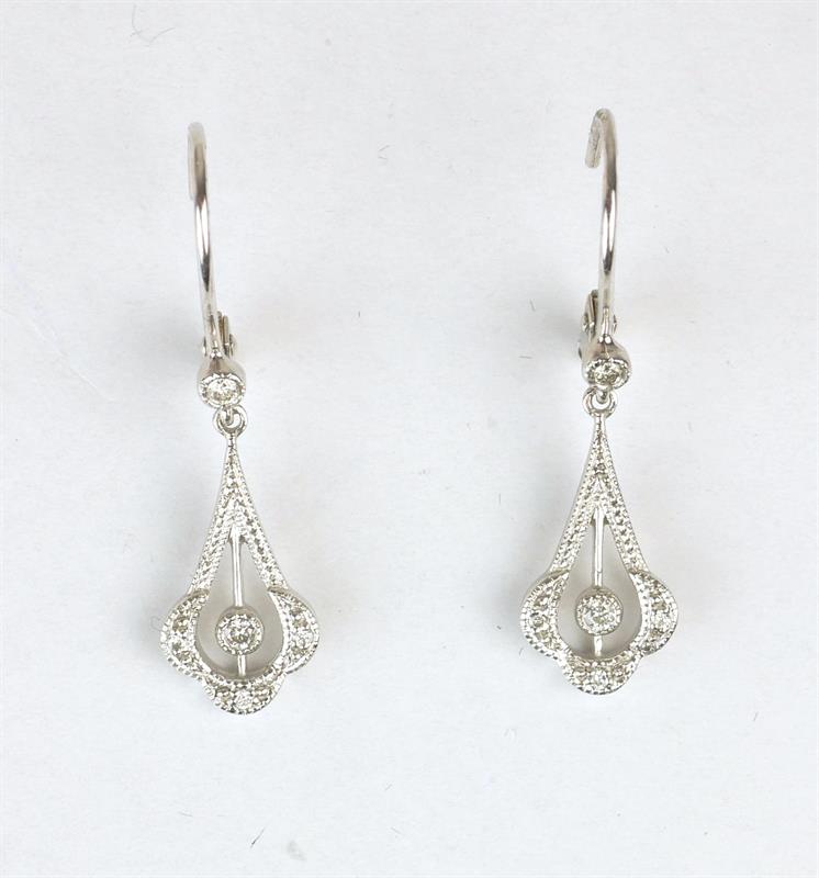 Zlaté náušnice s diamanty