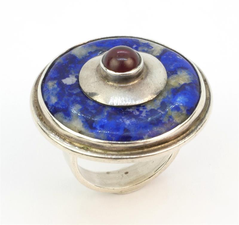 Stříbrný prsten s lapisem lazuli a almandinem