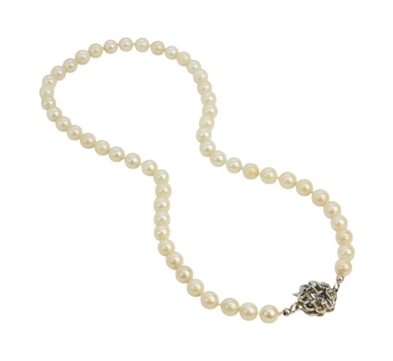 Perlový náhrdelník se zlatým zapínáním