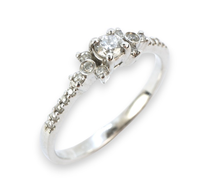 Zlatý prsten s brilianty