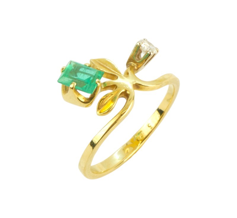 Zlatý prsten se smaragdem a briliantem