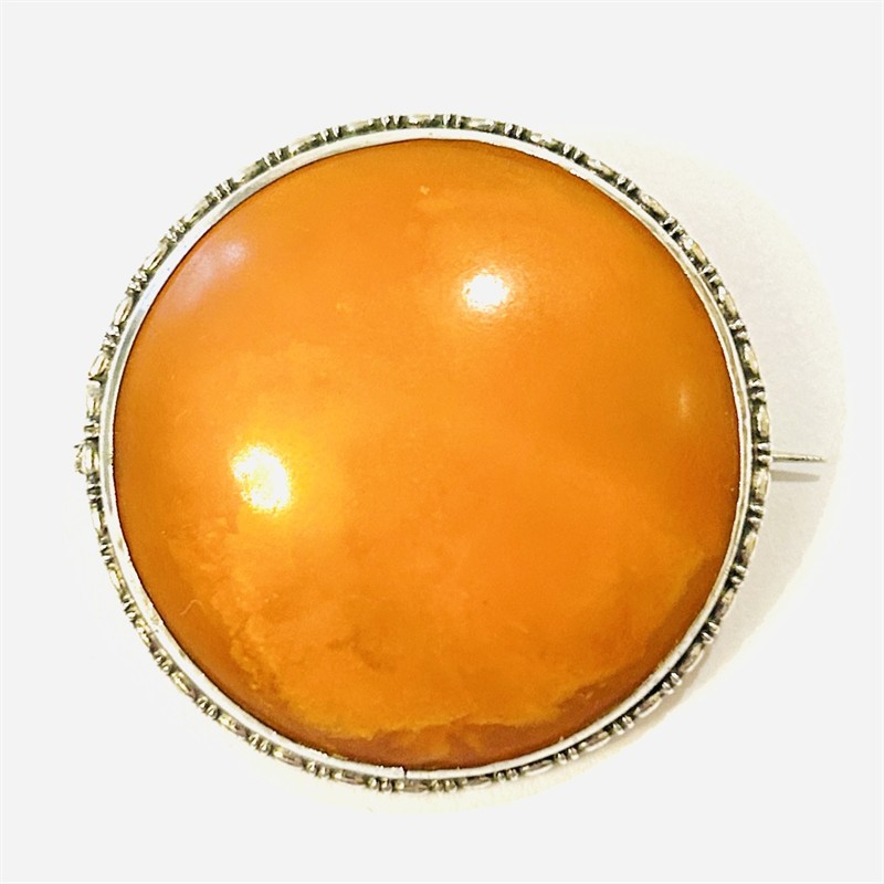 Stříbrná art-deco brož s jantarem