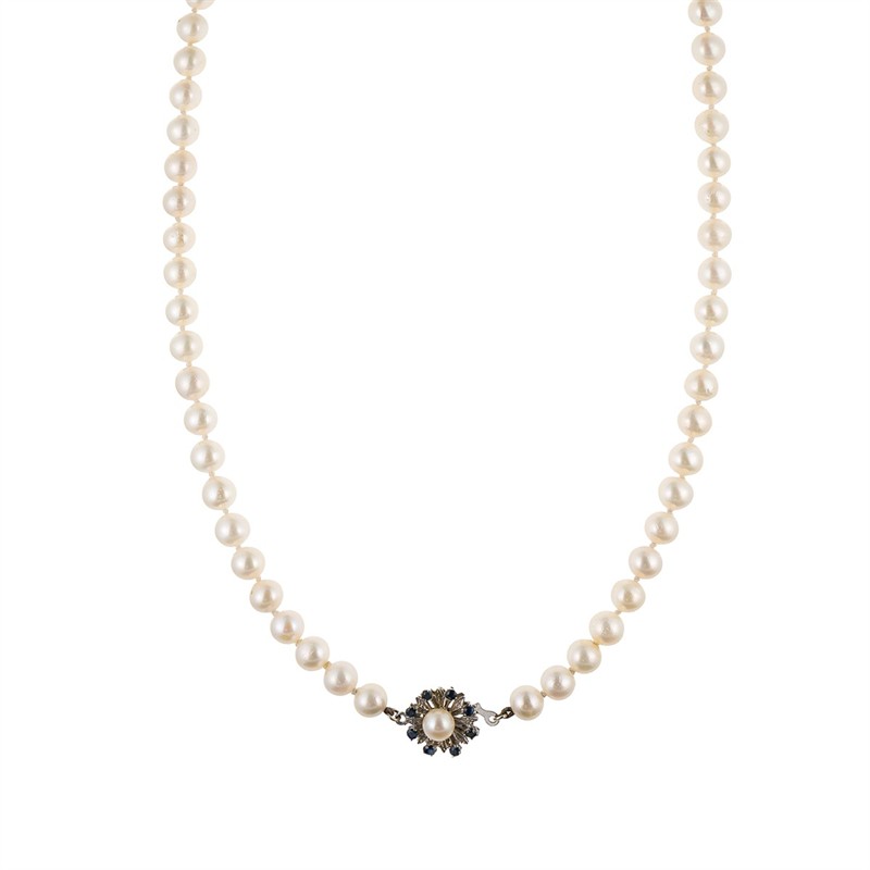 Zlatý náhrdelník s kultivovanými perlami Akoya a safíry