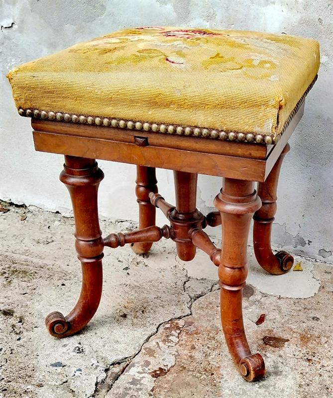 Polohovaci taburetka