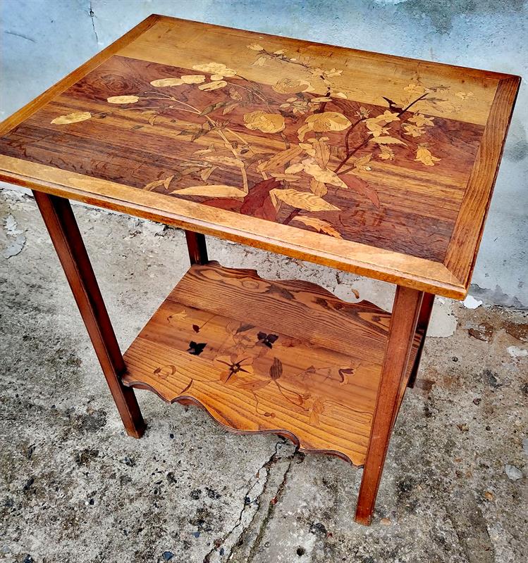 Stoleček značeno Gallé