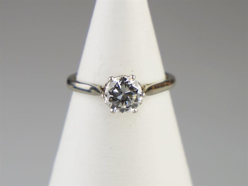 Zlatý prsten s kvalitním diamantem