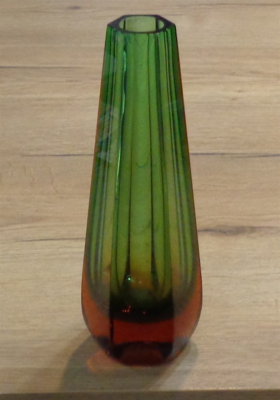 Hranovaná váza sklo sommerso v.25,5 cm