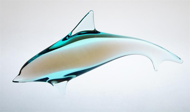 DELFÍN drobná plastika topasové a berylové sklo M. JANKŮ