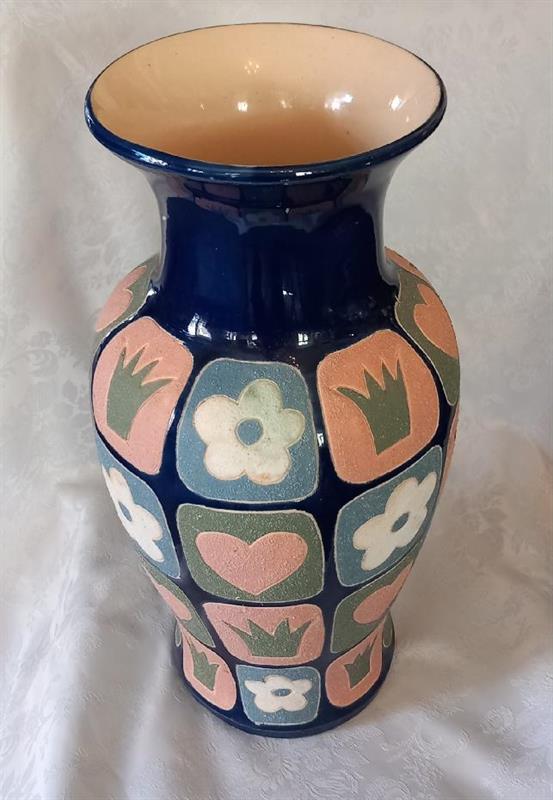 Váza kobalt s obrázky, 60. léta, výška 41 cm