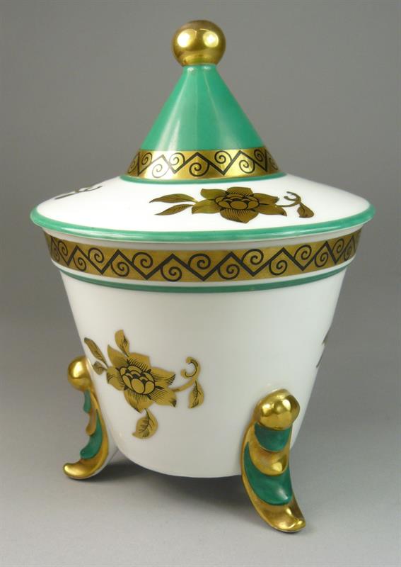 Porcelánový pohár s víčkem