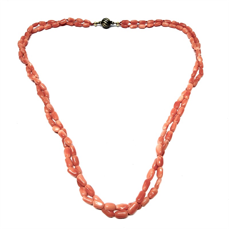 Dvouřadý korálový náhrdelník se stříbrným zapínáním