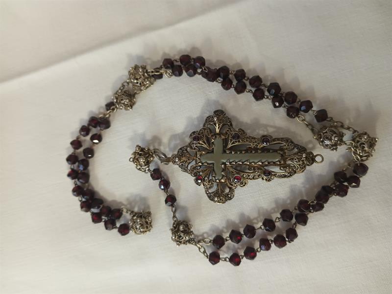 Obrovský 200 let starý růženec stříbro , český granát