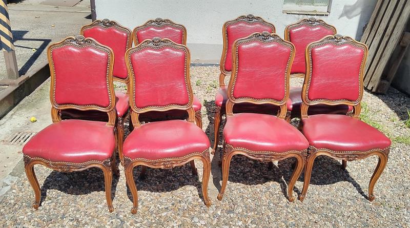 Jidelni stul a 8 židlí