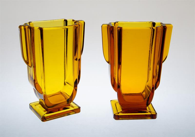 Párové vázy ve stylu Art - Deco z ambrového skla