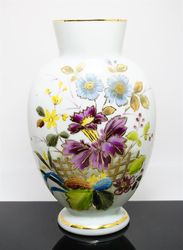 Váza z bohatě malovaného mléčného skla Franz PALLME - KÖNIG