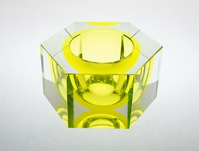 Velmi masivní uranová dóza broušená do fazet - R. RAMISCH