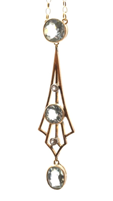 Zlatý náhrdelník s přírodními kameny a leukosafíry