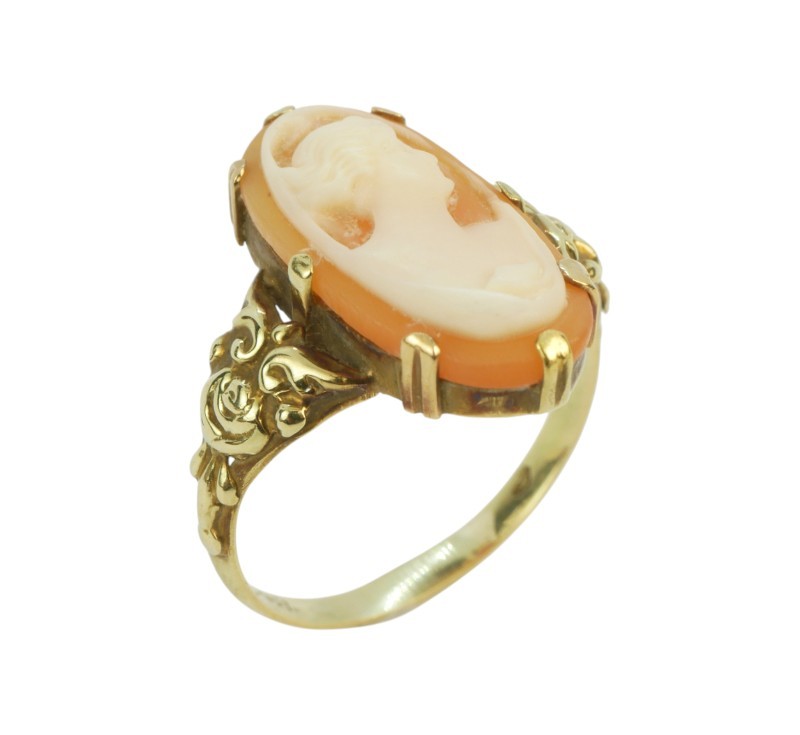 Zlatý prsten s kamejí