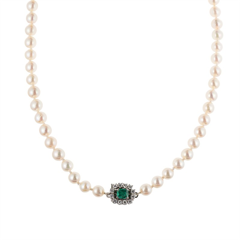 Náhrdelník z mořských perel Akoya s přírodním smaragdem