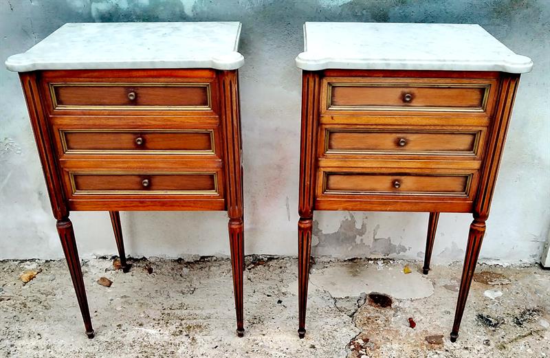 Noční stolky s mramorem
